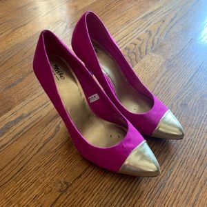 Mossimo magenta heel